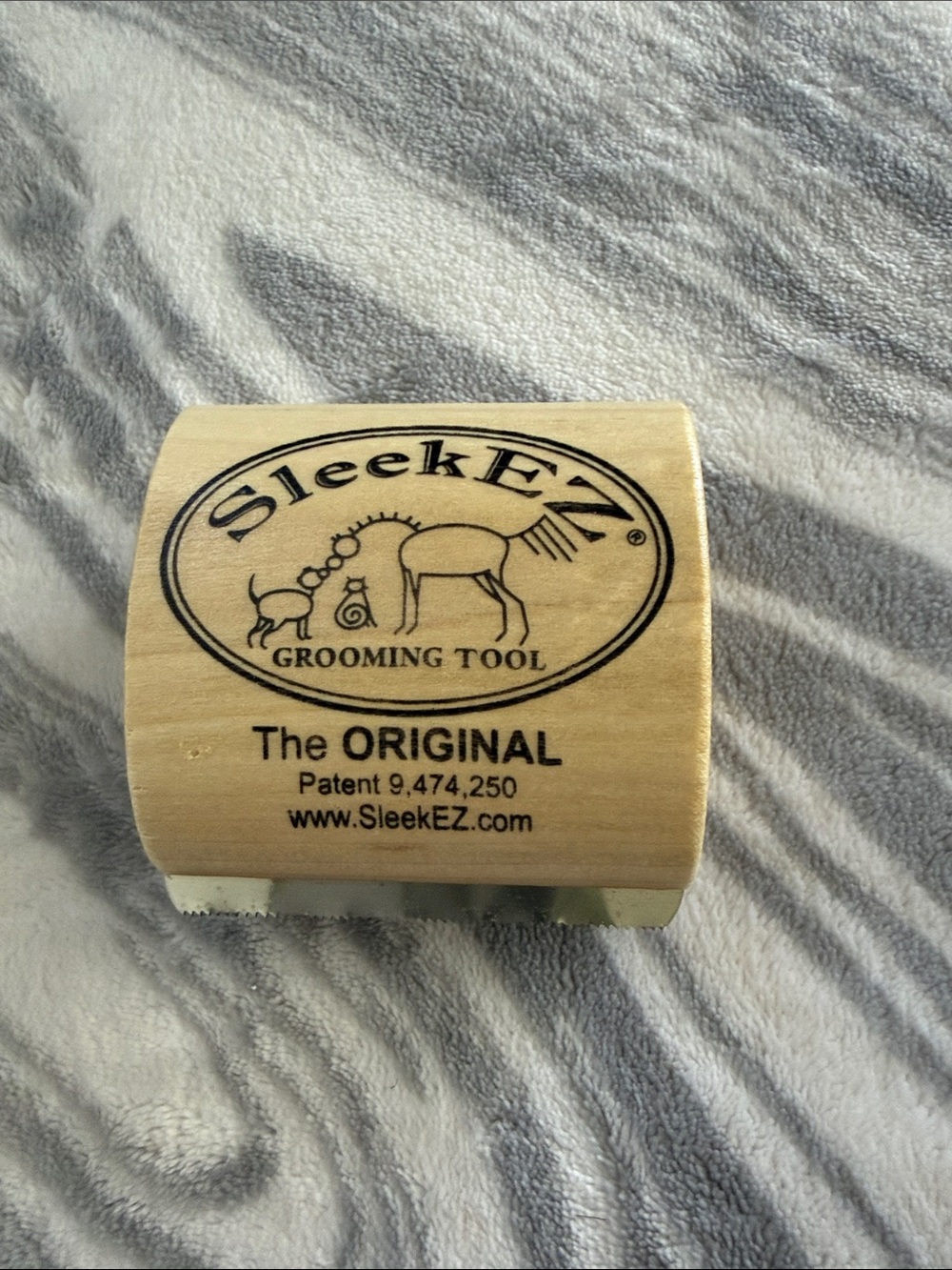 Original pet Grooming Tool - Natural Wood